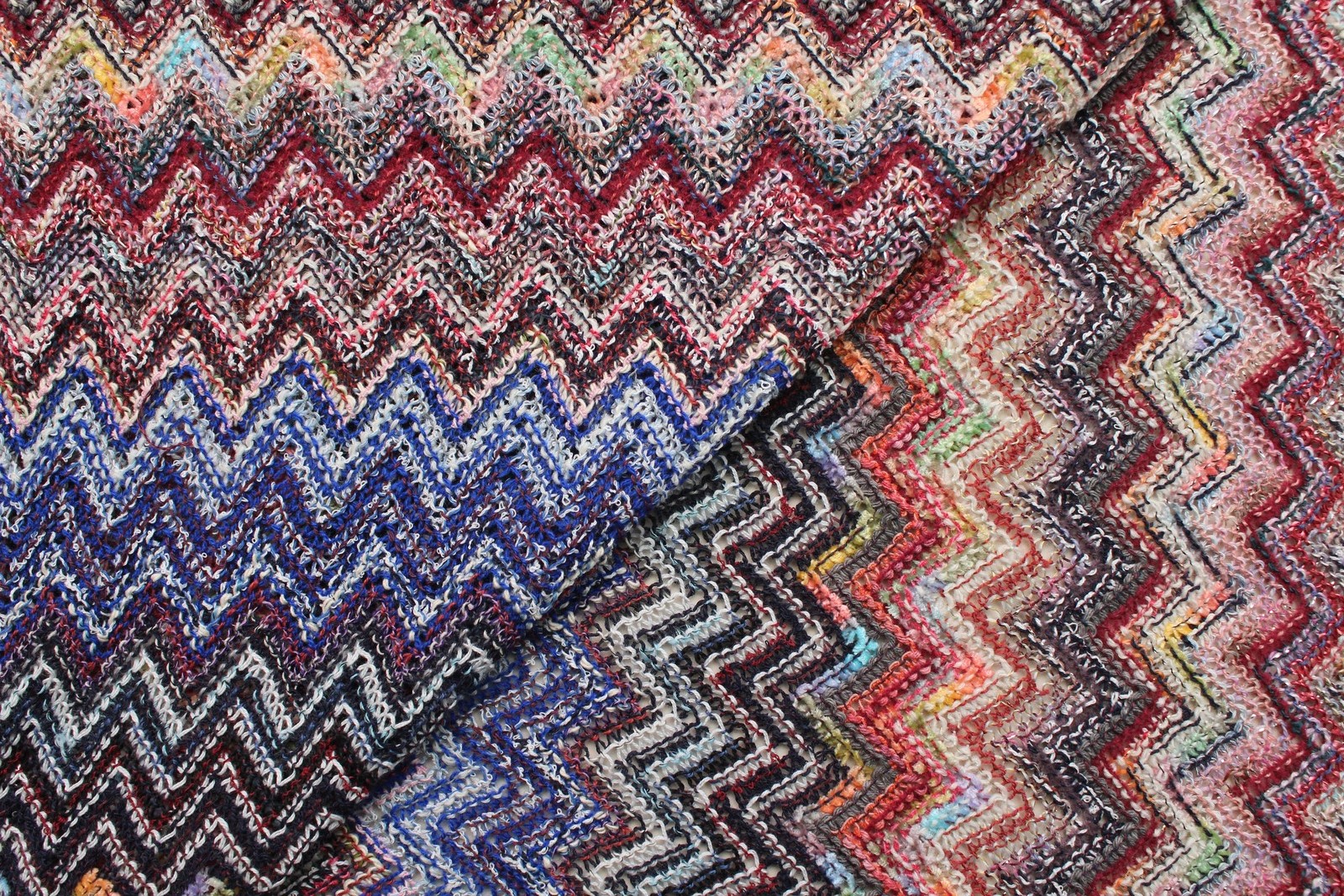 Джерси Missoni в коричнево-сине-бордовой  гамме с люрексовой серебряной нитью