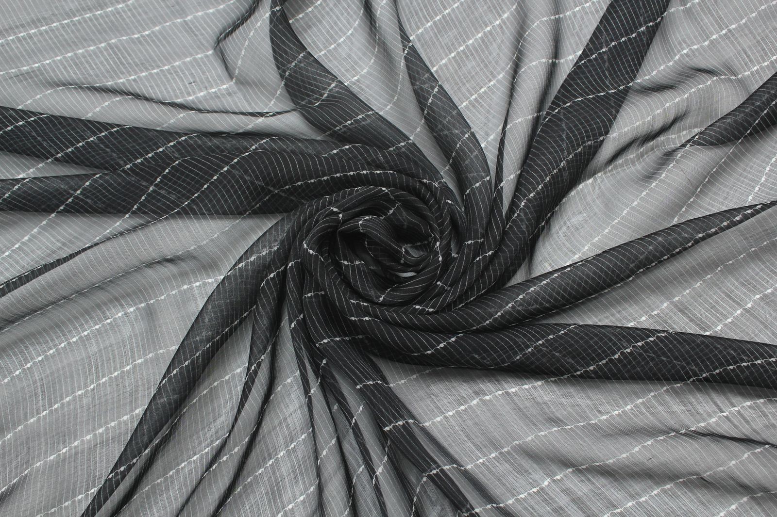 Шёлк шифон Gucci чёрно-белые строчки- полоски