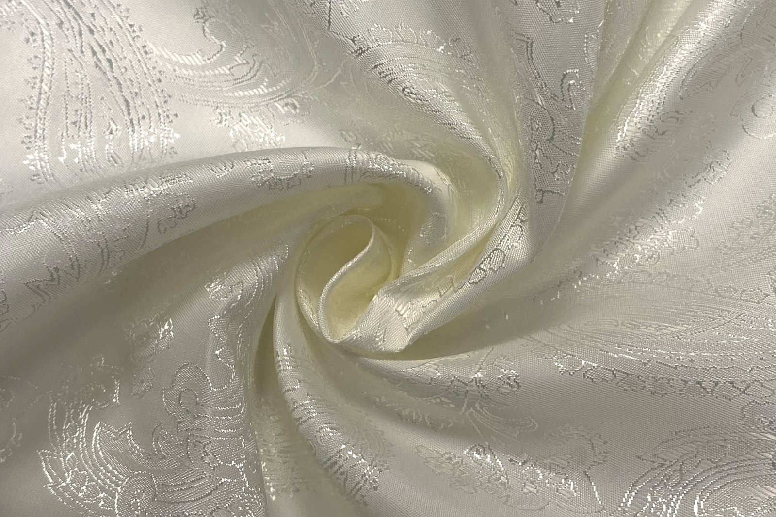 Жаккард подкладочный Taffeta молочный с восточном орнаментом