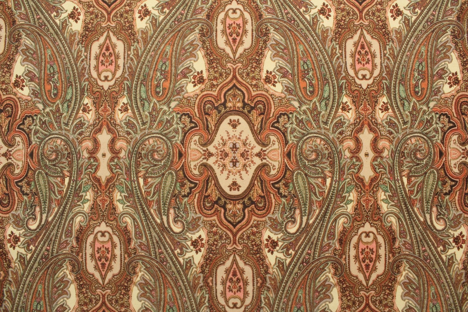 Бархат Gucci фисташковый восточный узор
