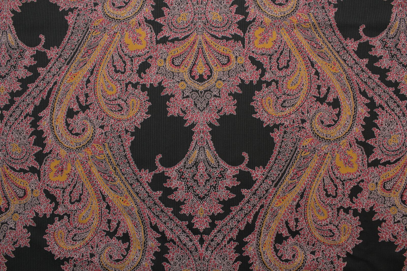 Шерсть Etro чёрная в полоску с печатным вензельным узором в розовых и охристых тонах